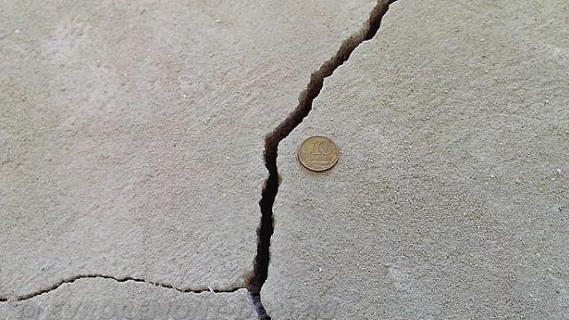 Почему трескается цементно-песчаная стяжка и как заделать трещины своими руками