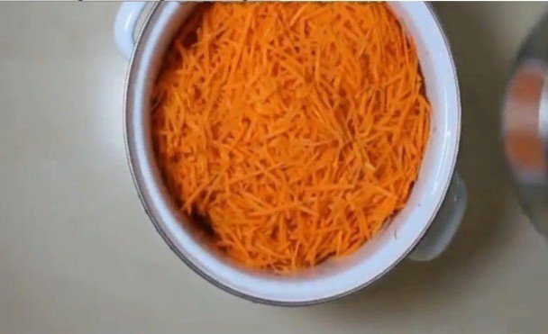 Квашенная капуста с морковкой на корейской терке