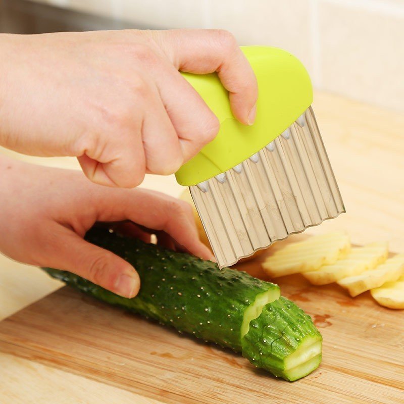 Нож для фигурной резки овощей