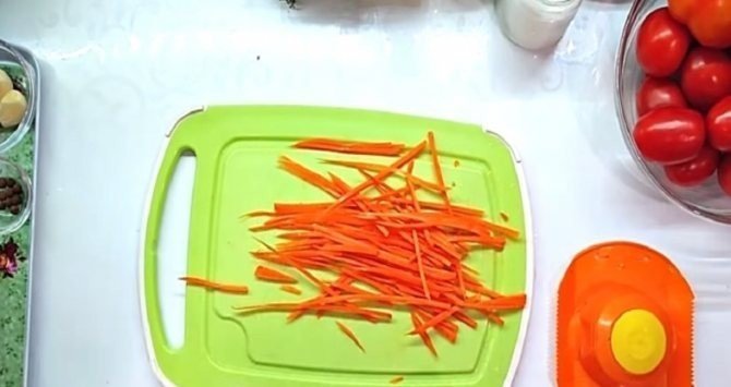 Салат огурцы в терку для моркови