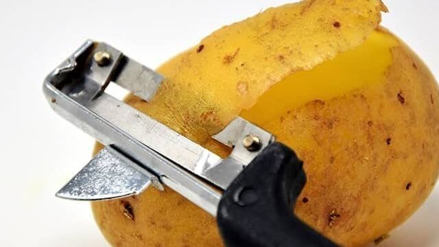 Как правильно сохранить очищенную картошку