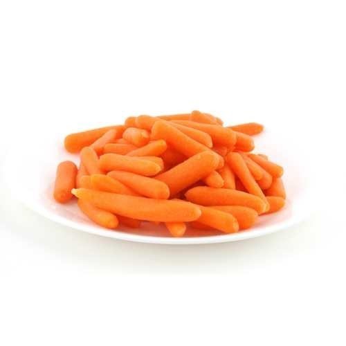 Морковка на белом фоне