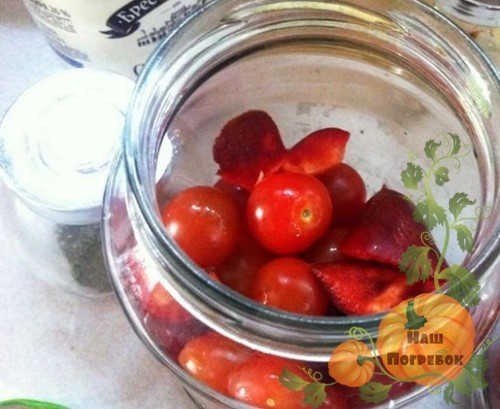 Томаты черри в томатной заливке