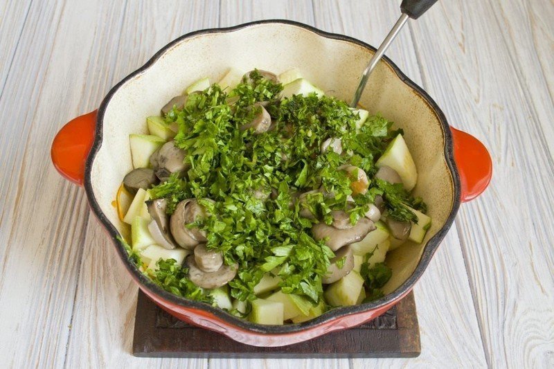 Салат из кабачков с грибами